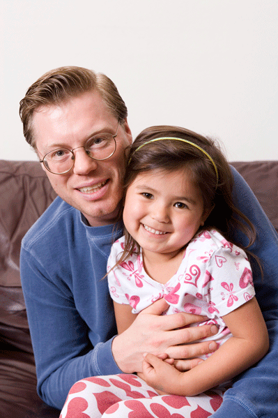 Mn064185fatherdaughtermrweb 5195171031 O
